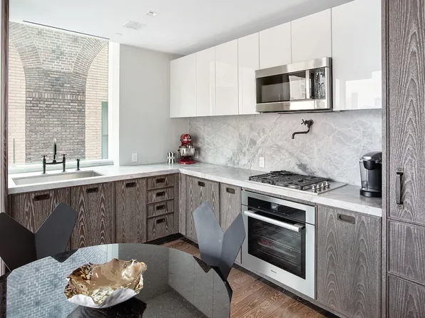 45 East 22nd Street image 4 of 12