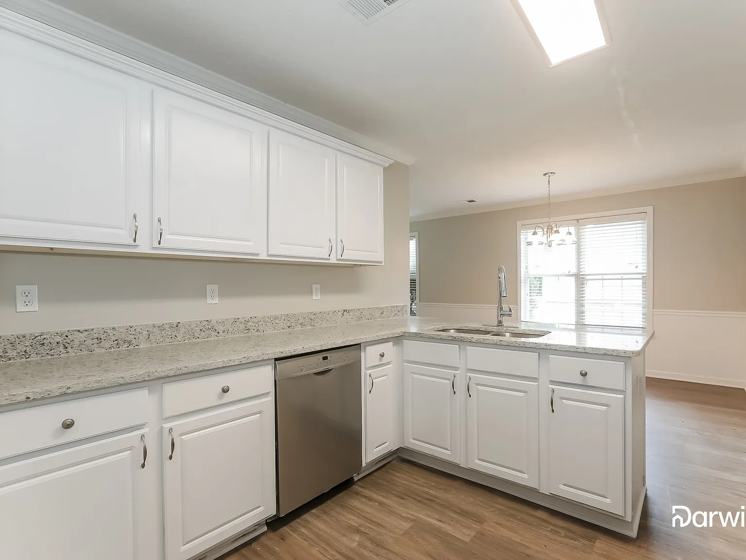 3 bed, 2.0 bath, 1852 sqft, $2,200 — Photo 3
