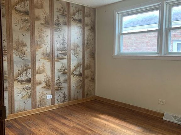 5th image of 9032 S Woodlawn Ave