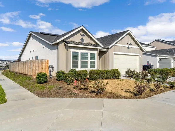 102 E Tyler Ave, Visalia, CA 93291