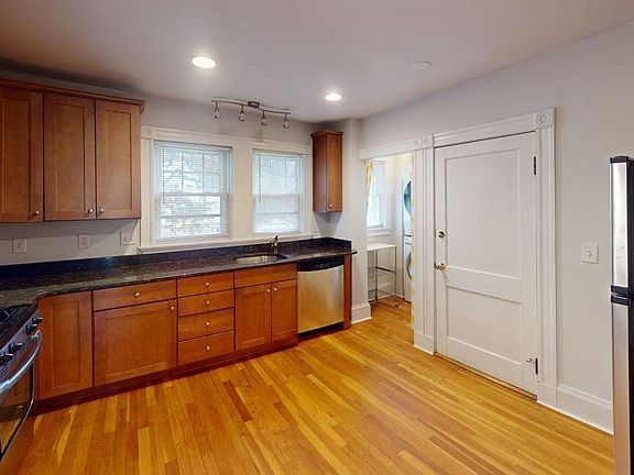 3rd image of 189 Wordsworth St