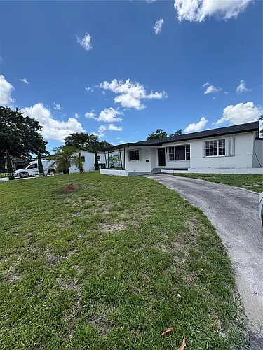 7150 SW 10th St Photo 1