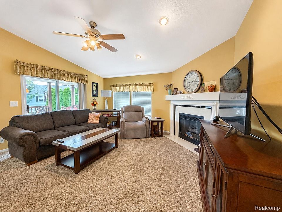 551 Twin Lakes Dr, photo 26