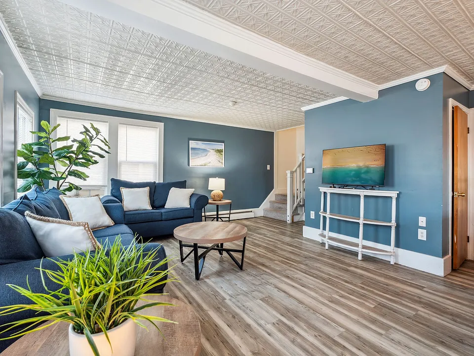 2 Dover Ave #2