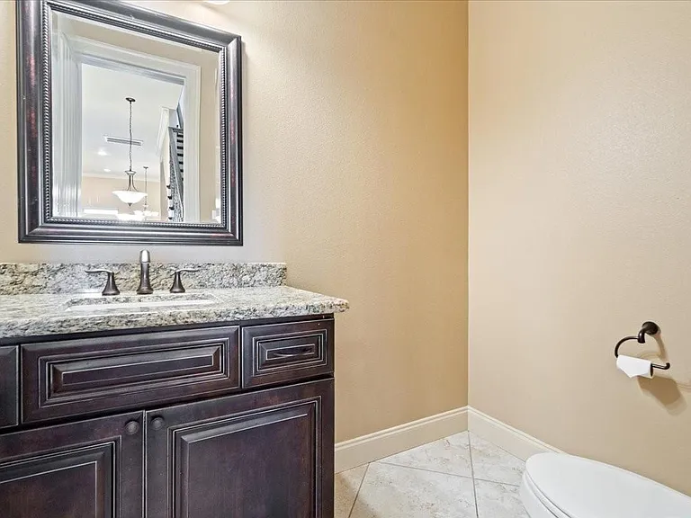 1520 Amundsen St — Photo 24
