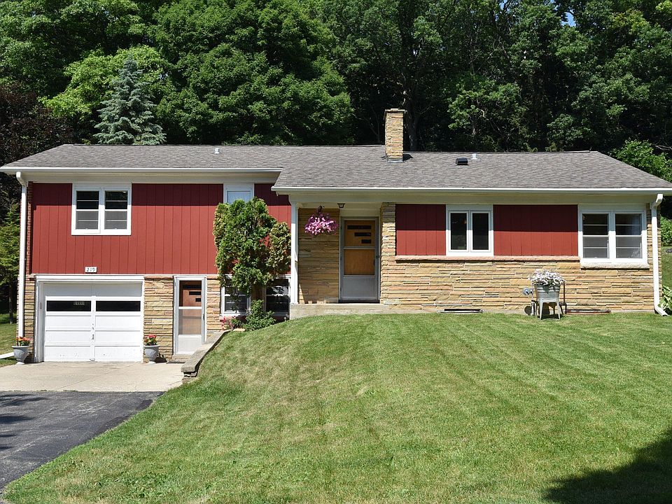 1st image of 219 Kettle Moraine Dr N