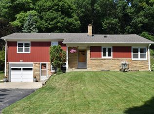 219 Kettle Moraine Dr N, Slinger, WI 53086