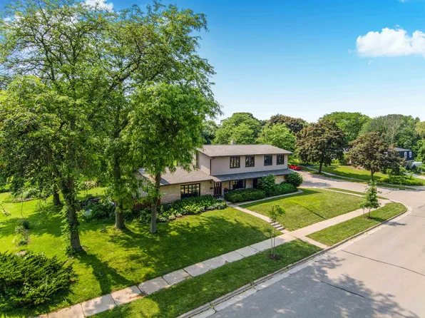 122 S Yellowstone Dr, Madison, WI 53705