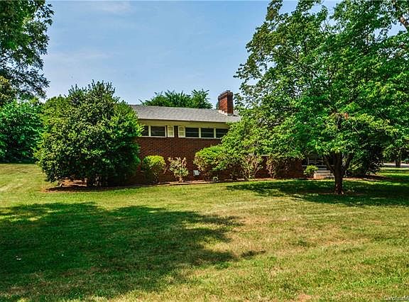 3rd image of 844 Meadow Lane Dr