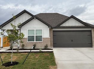 101 Baby Calf Roping Rd, Jarrell, TX 76537