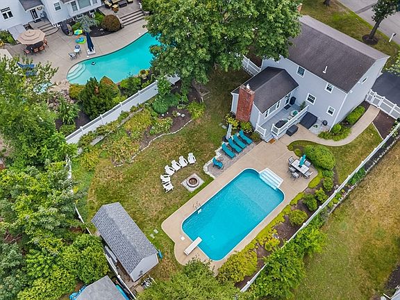 3rd image of 37 Fremont St