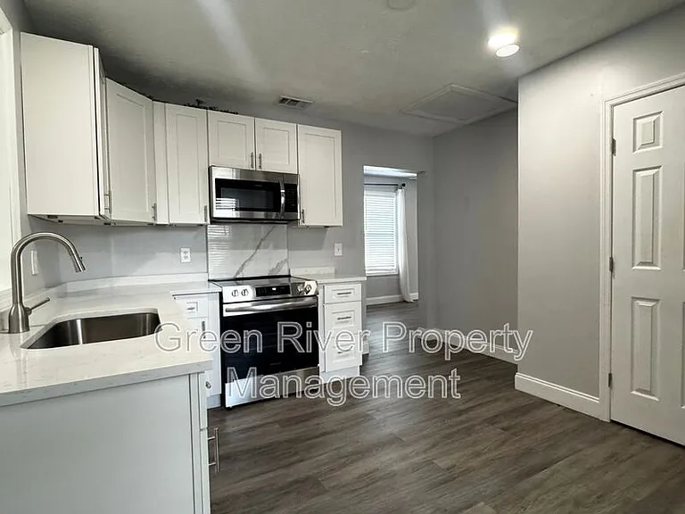 2803 College St — Photo 5