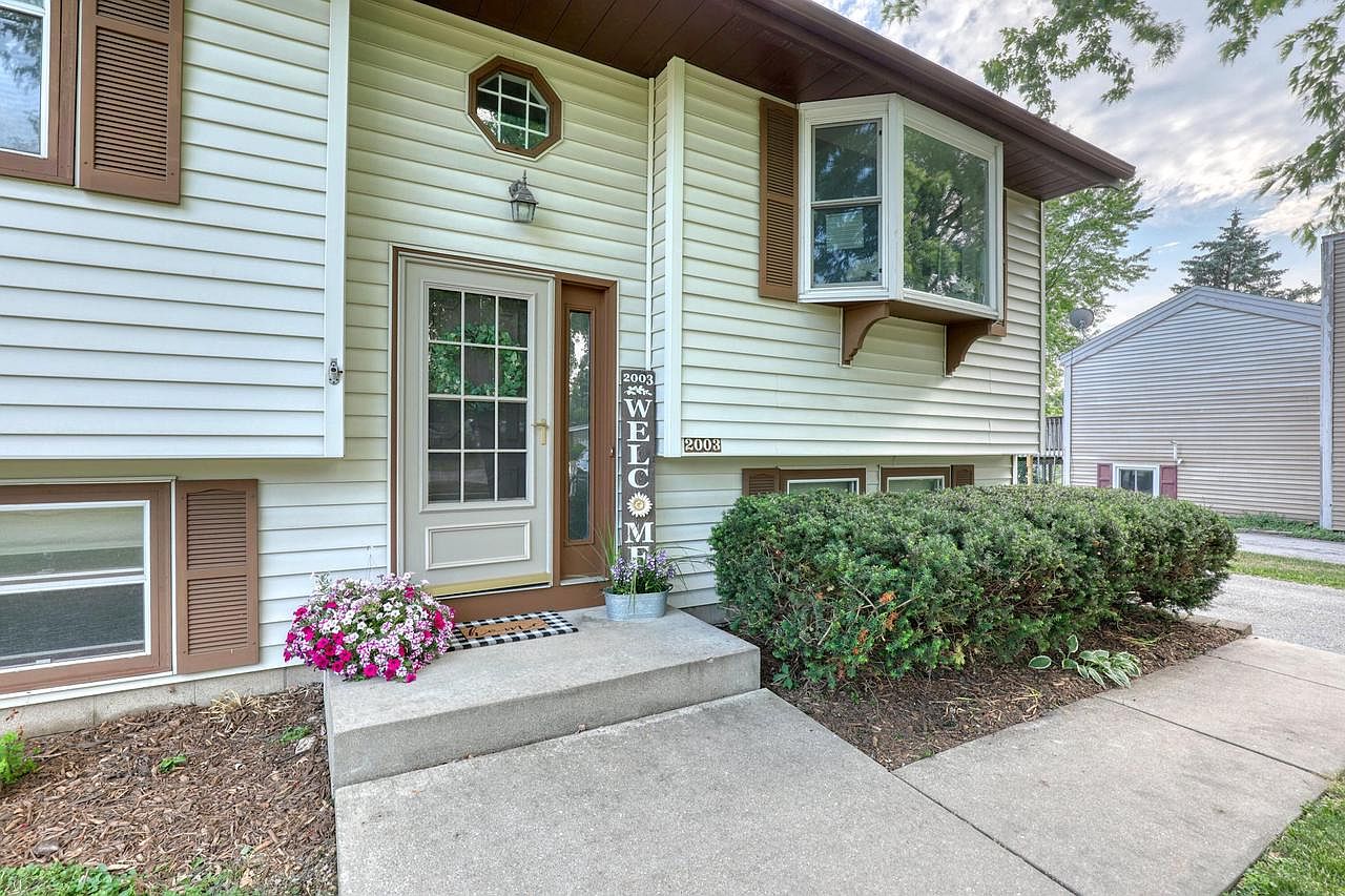 2003 Summit AVENUE, Waukesha, WI 53188 Zillow