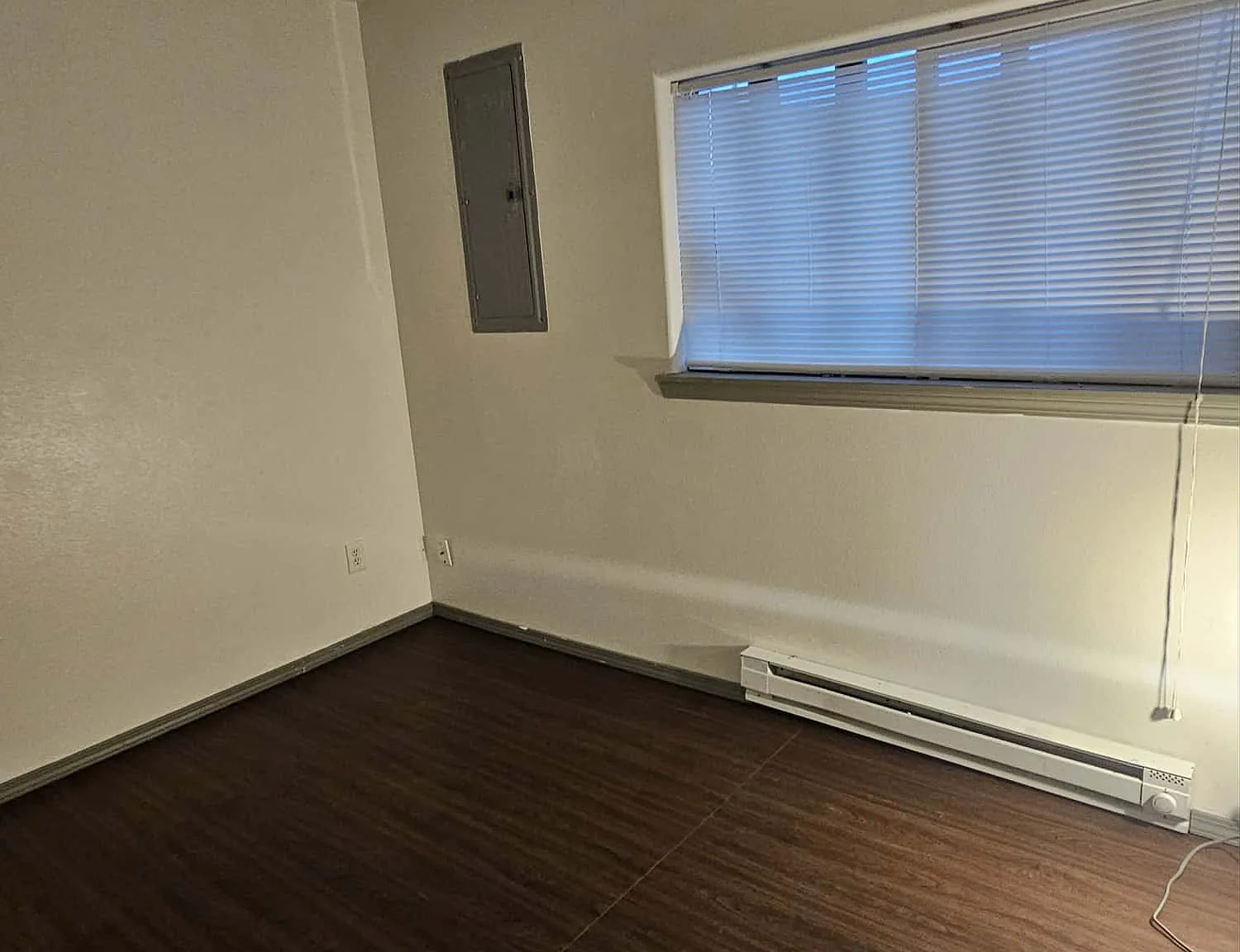 2514 E Hartson Ave — Photo 2