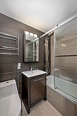 3rd image of 2928 W 5th St #B4