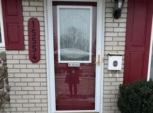 15554 Clover St, Roseville, MI 48066