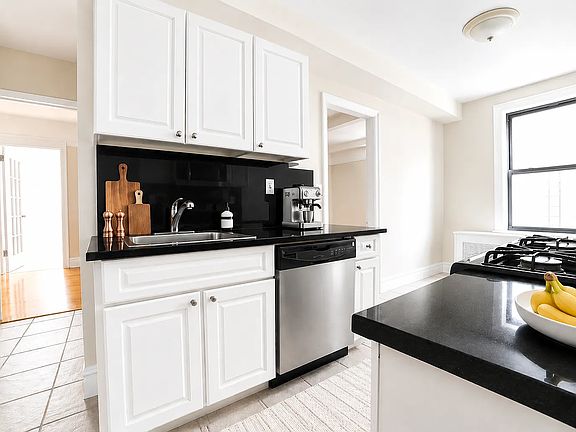 3rd image of 900 W End Ave APT 2A