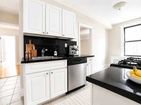 900 W End Ave, New York, NY