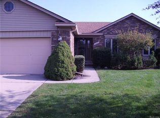 28691 Sunray Ct, Chesterfield, MI 48047