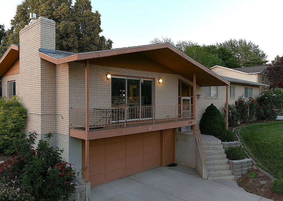 Front corner view