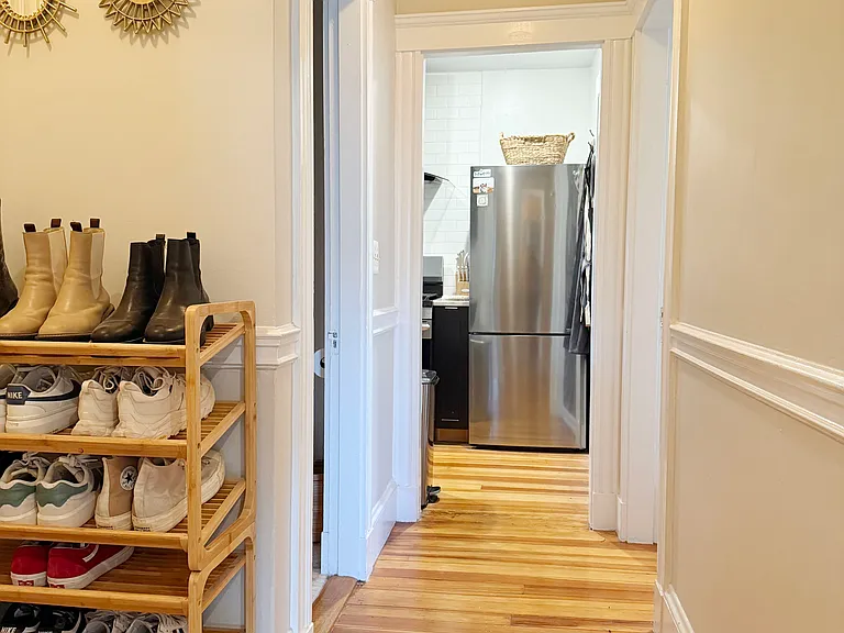 25 Roslyn St #12 — Photo 12