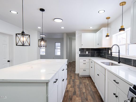 4th image of 806 Strong Street