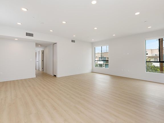 4th image of 3675 Dunn Dr #300