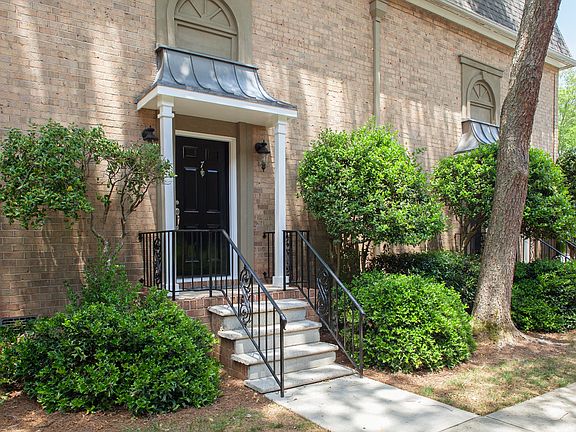 Stone Manor - outstanding location