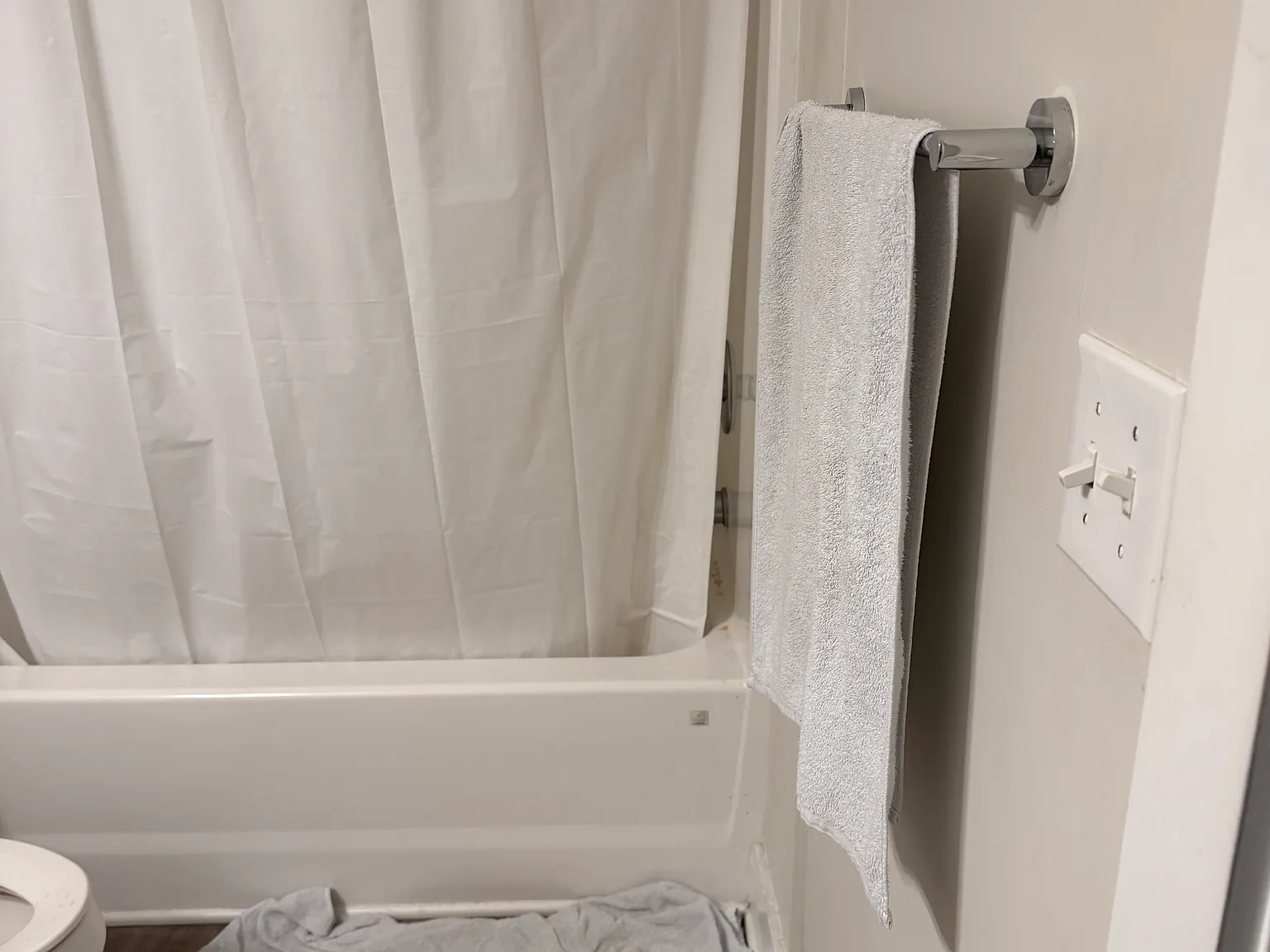 4 bed, $875 — Photo 1