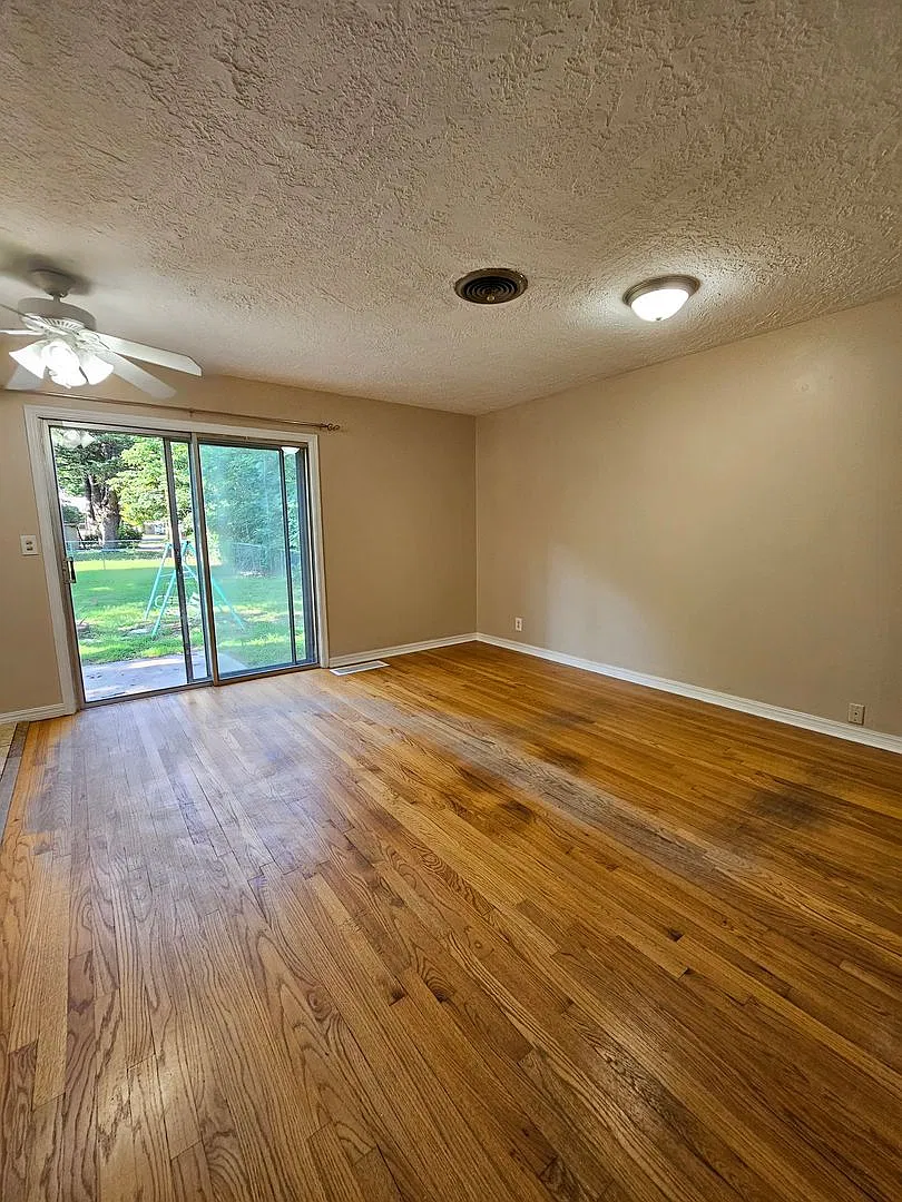 (3) Bed/(1.5) Bath in Core Norman Avail Now! Pets Negotiable! — Photo 3