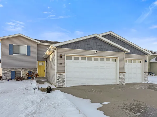 916 34th Ave NE, Minot, ND 58703