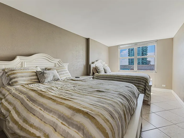 6039 Collins Ave #936 — Photo 22