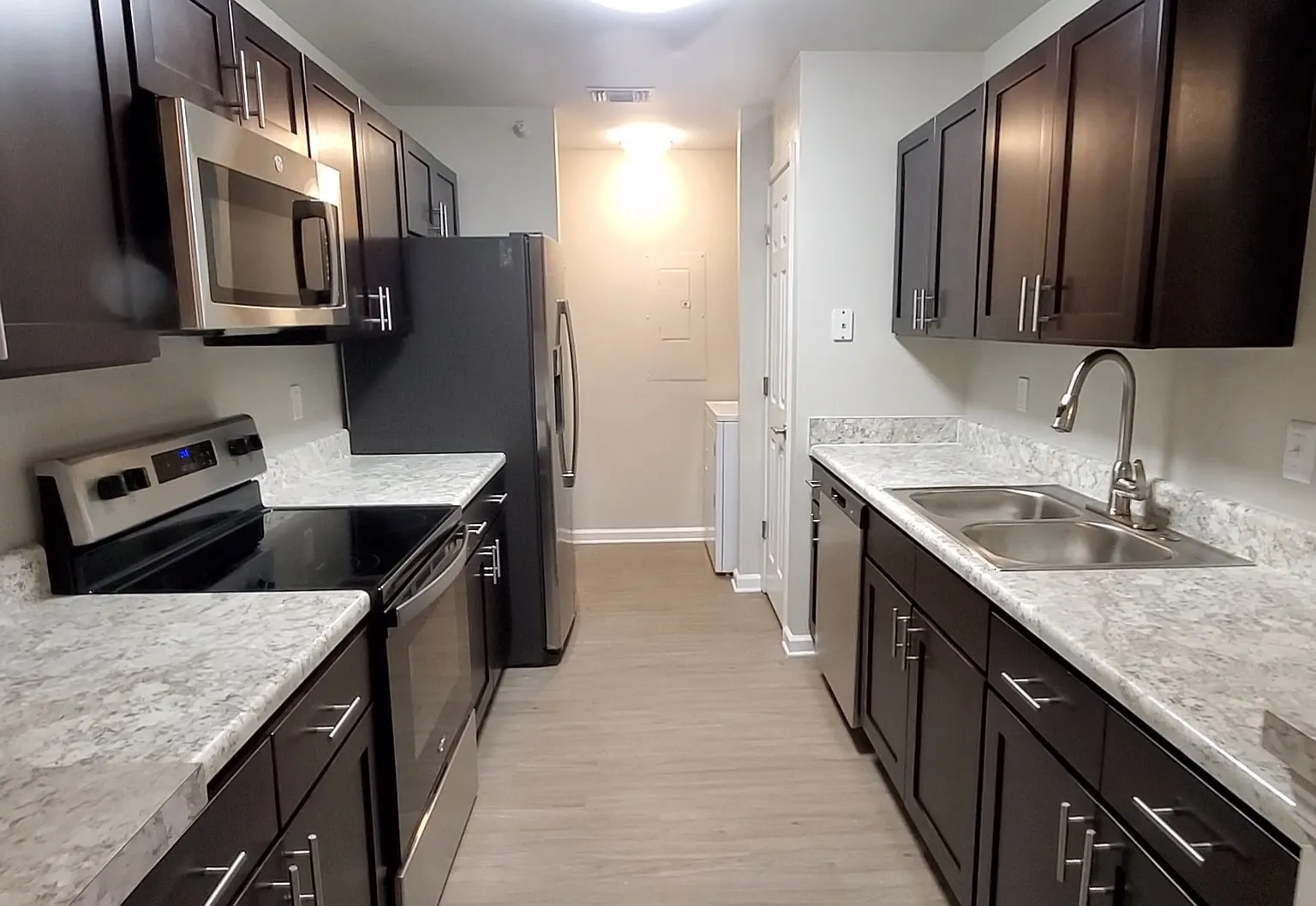 3 bed, 1450 sqft, $2,349 — Photo 3