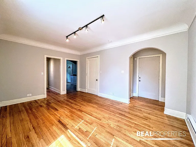 2323 N Rockwell St #B1 — Photo 5