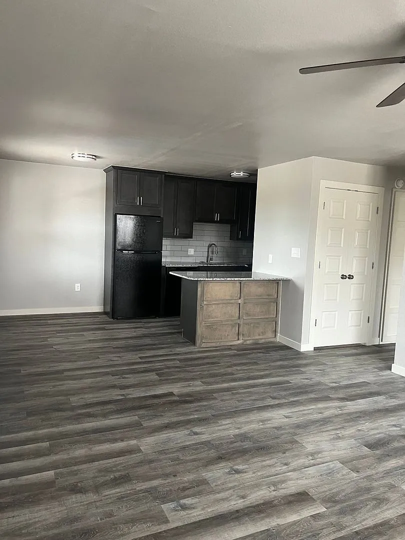 Woodgate Apartments — Photo 2
