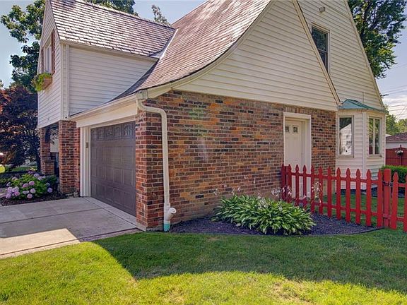 3rd image of 355 Woodland Dr