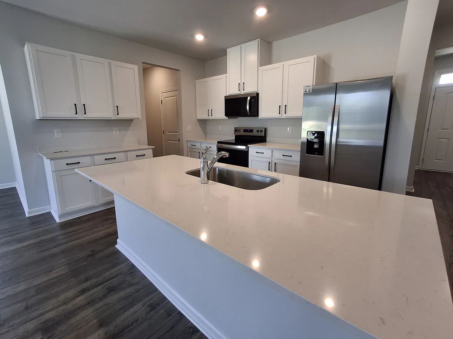 4 bed, 2359 sqft, $2,300 — Photo 3