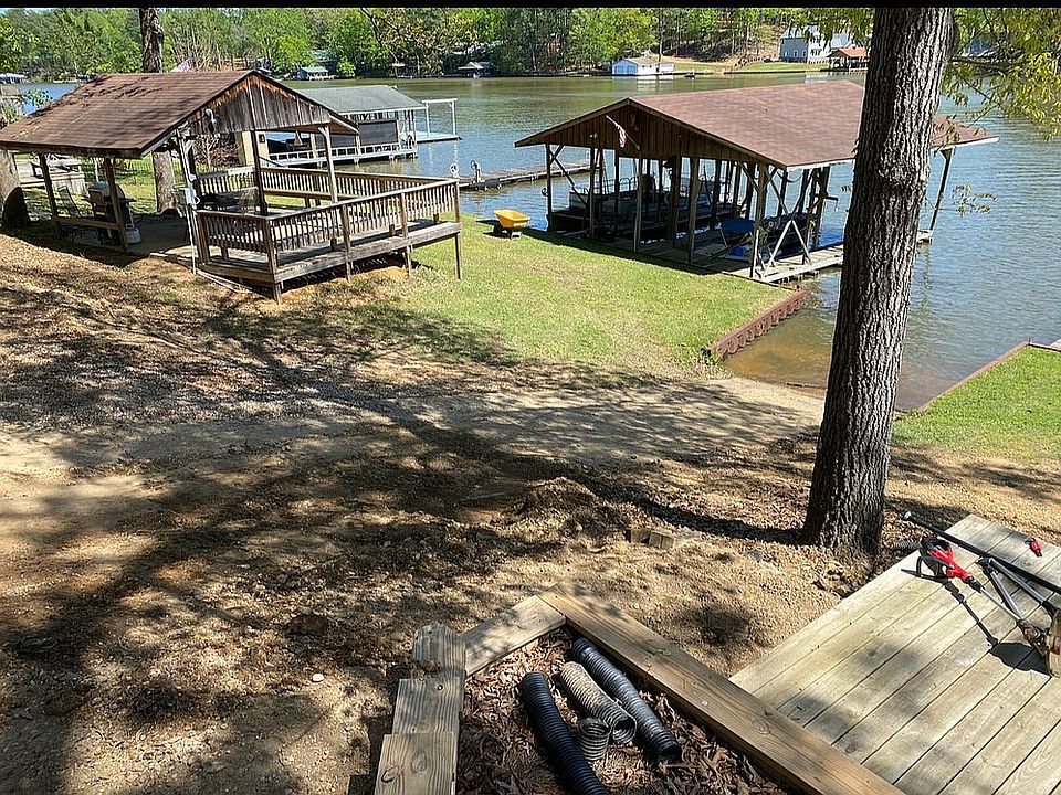 2nd image of 82 Lakeview Dr