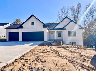 5876 Valley Point Dr SE, Caledonia, MI 49316