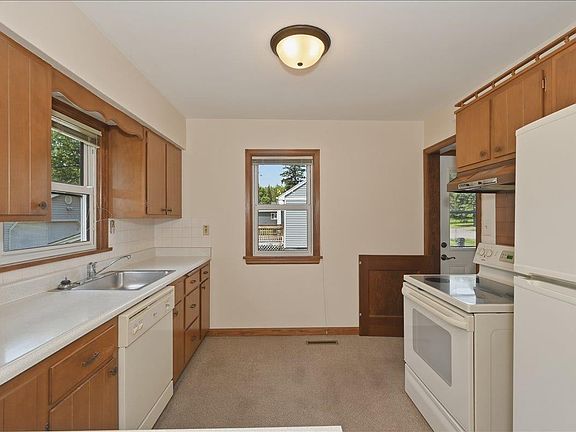 4th image of 3021 Hutchinson Rd
