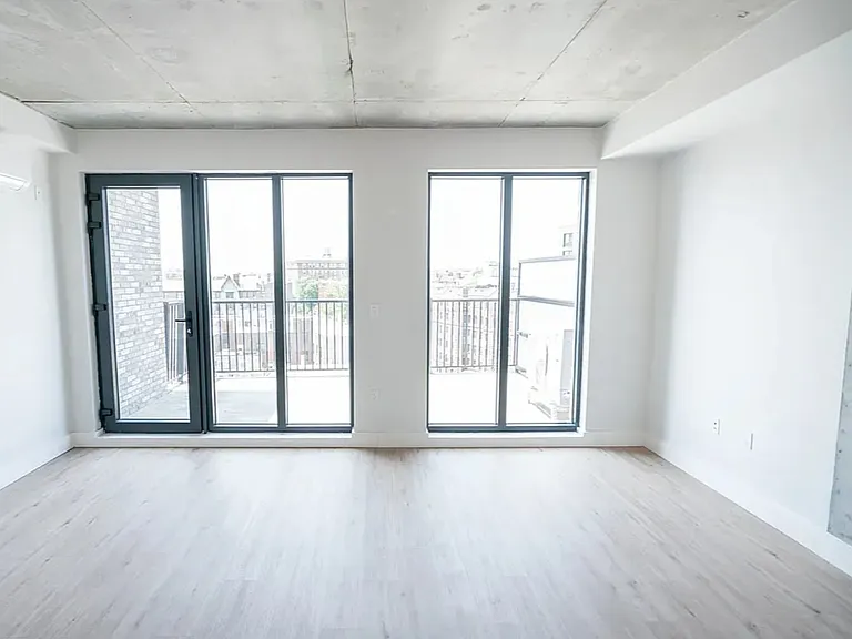 815 Flatbush Ave #Penthouse 4 — Photo 3