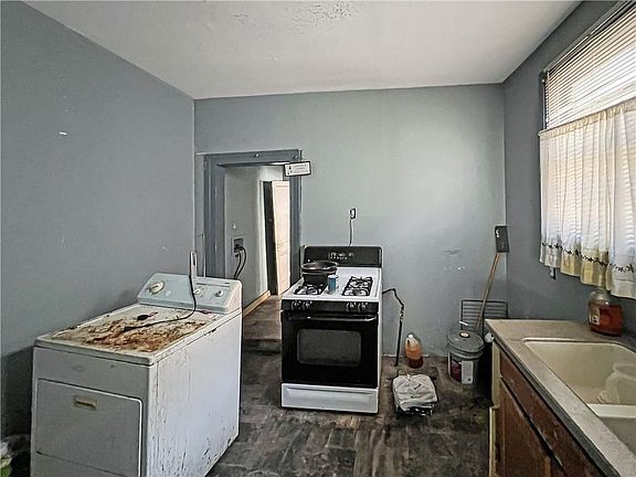 4th image of 1454 N Roman St
