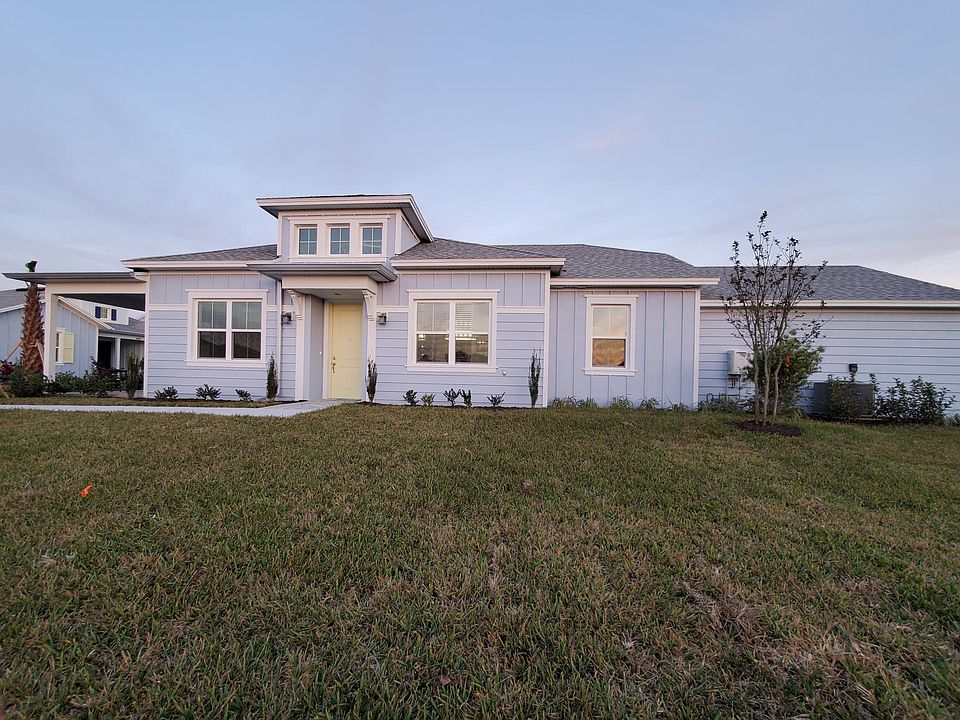 Front of house overlooking pond!