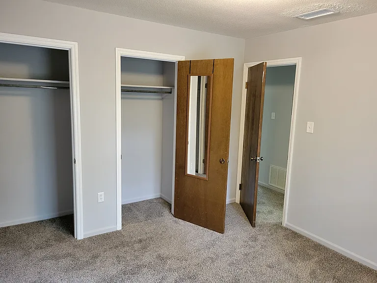 10915 Queen Anne Ct — Photo 3