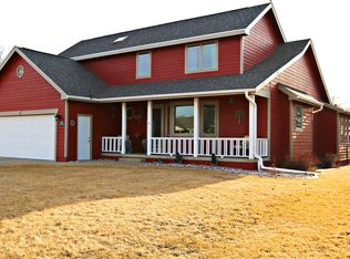 2208 Valley Rd, Yankton, SD 57078