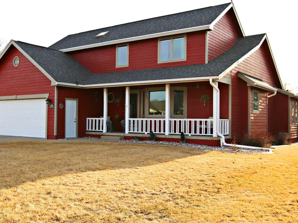 2208 Valley Rd, Yankton, SD 57078