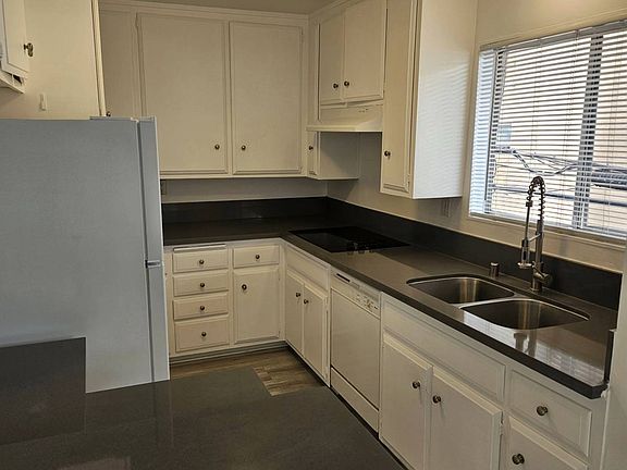4th image of 11924 Montana Ave #8