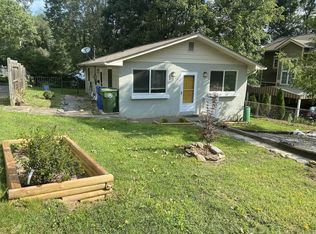8 Hickory Ter, Asheville, NC 28806