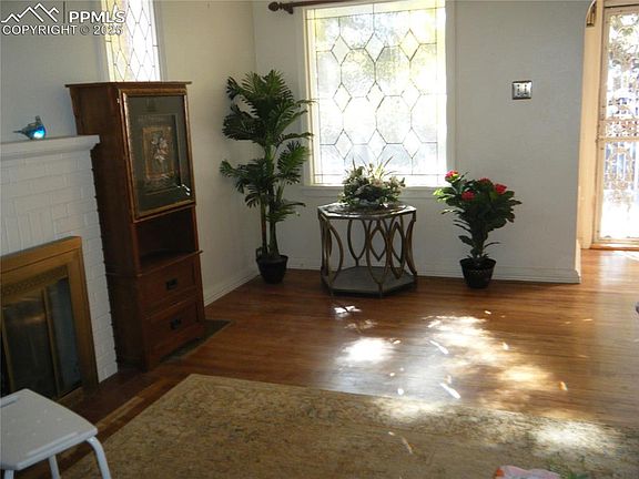 3rd image of 415 Veta Ave