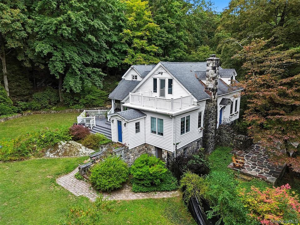 1st image of 8 Brook Lane